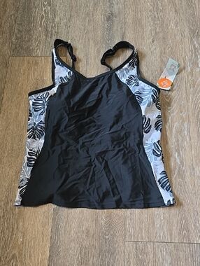Attraco Sports Women's Medium Swim Suit Top New w/ Tags!